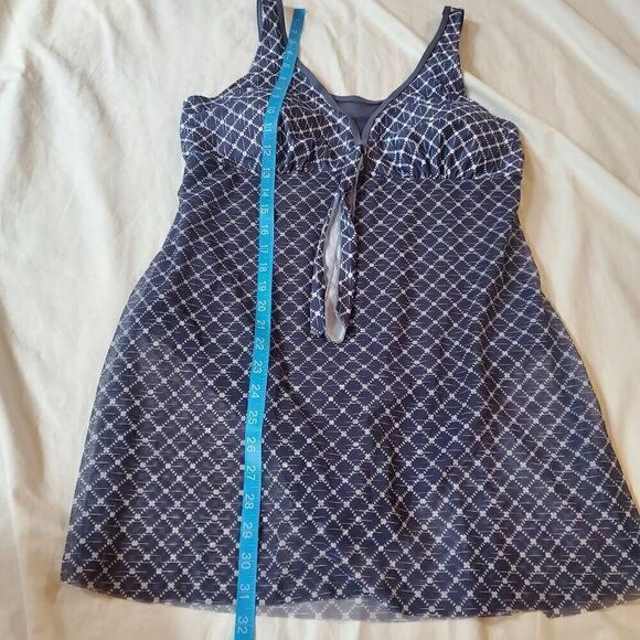 NWOT Blue Geometric Onepiece Skirted Swimsuit - Size XL - Picture 2 of 7